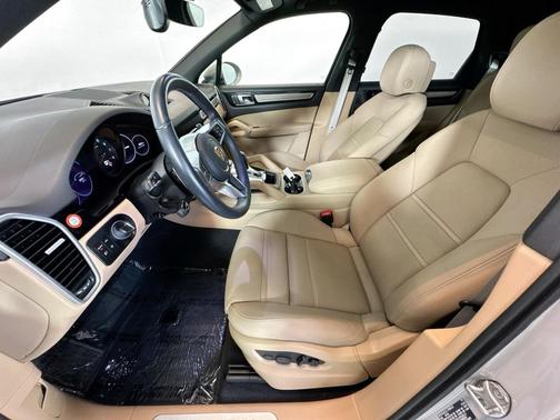 2023 Porsche Cayenne Platinum Edition