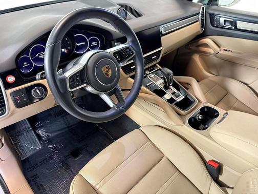 2023 Porsche Cayenne Platinum Edition