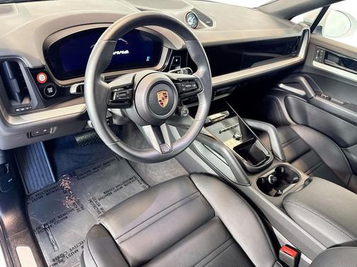 Carrara White Metallic 2025 Porsche Cayenne Cayenne