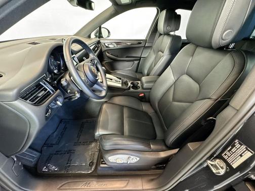 Volcano Grey Metallic 2025 Porsche Macan Macan