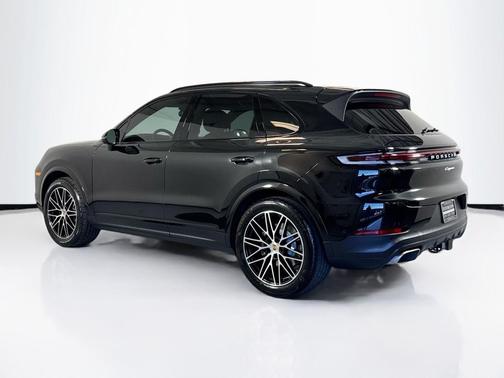 Chromite Black Metallic 2024 Porsche Cayenne Cayenne