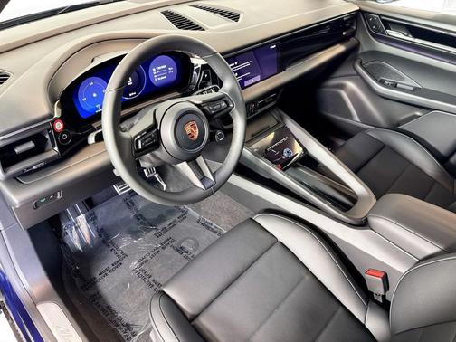 2025 Porsche Macan 4S Electric