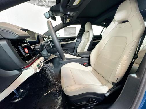 Montego Blue Metallic 2026 Porsche Panamera 4 E-Hybrid