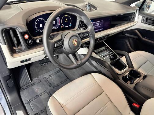 Arctic Grey 2025 Porsche Cayenne Cayenne
