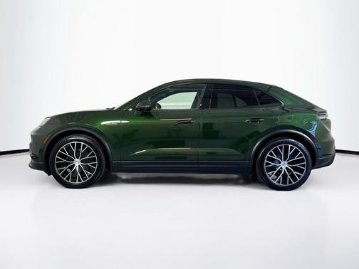 Oak Green Metallic Neo 2024 Porsche Macan Macan Electric 4