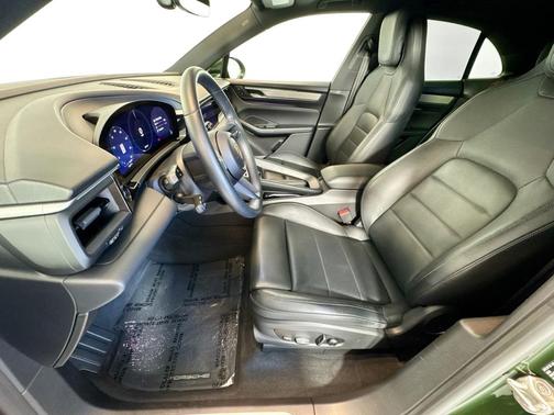 Oak Green Metallic Neo 2024 Porsche Macan Macan Electric 4