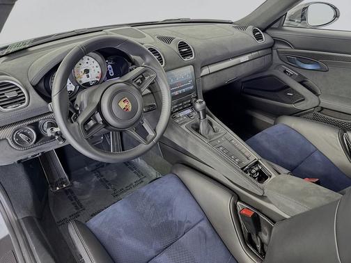 2023 Porsche 718 Cayman GT4 RS