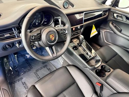 Copper Ruby Metallic 2026 Porsche Macan Macan