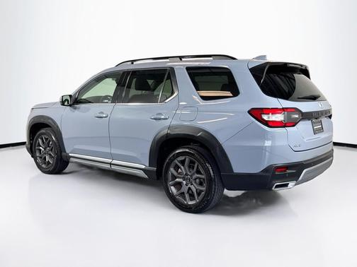 2023 Honda Pilot Touring 8-Passenger