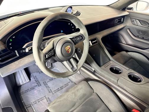 2024 Porsche Taycan GTS