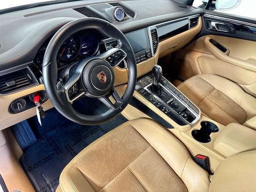 2017 Porsche Macan 