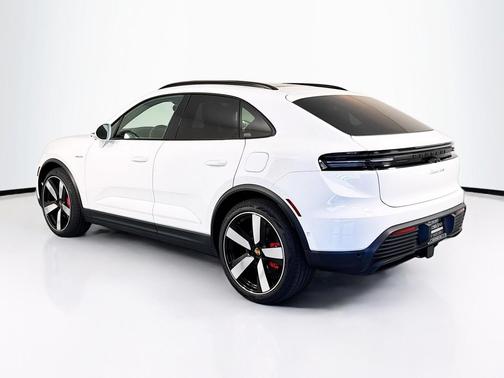 2025 Porsche Macan 4S Electric