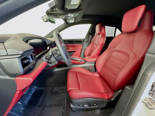 2025 Porsche Macan 4S Electric