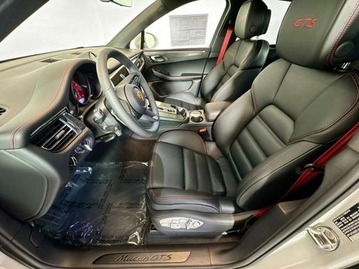 2026 Porsche Macan GTS