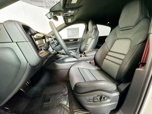 2026 Porsche Cayenne GTS