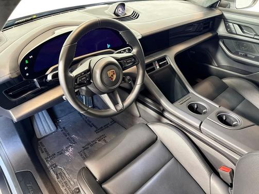 2022 Porsche Taycan GTS