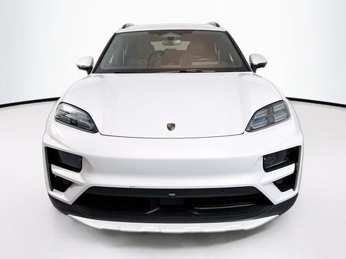 2025 Porsche Macan Turbo