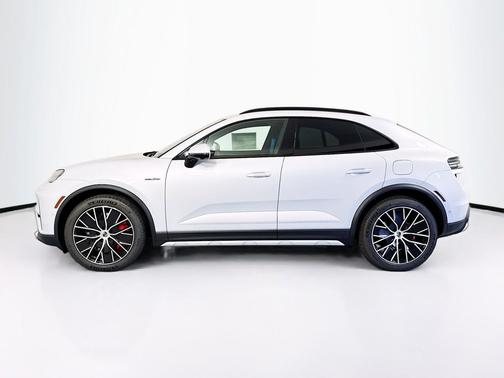 2025 Porsche Macan Turbo