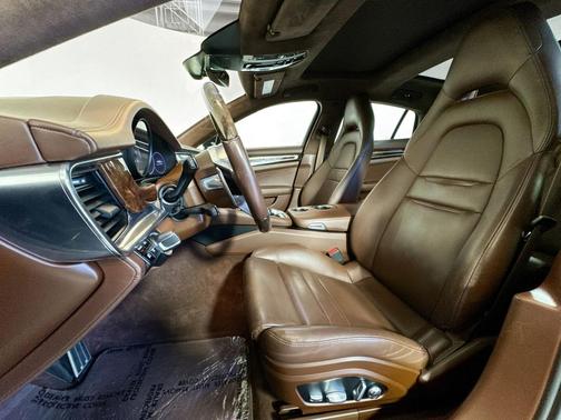 2020 Porsche Panamera GTS