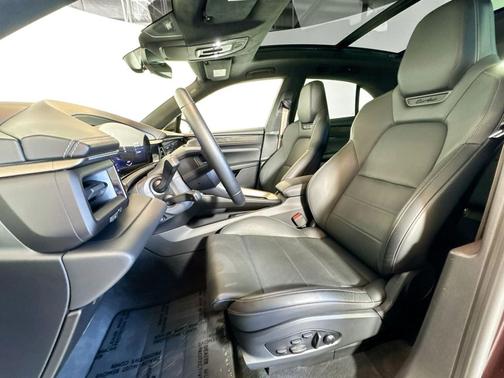 2024 Porsche Macan Turbo