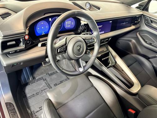 2024 Porsche Macan Turbo