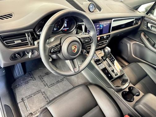 2025 Porsche Macan T