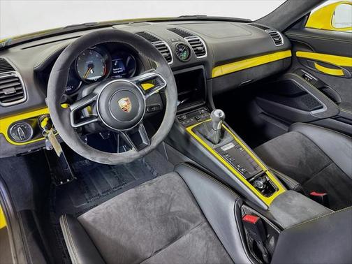 2016 Porsche Cayman GT4