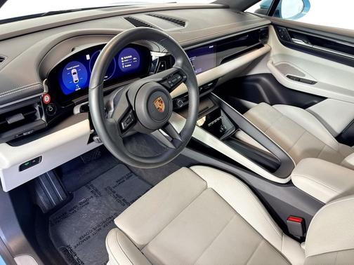 2025 Porsche Macan Electric