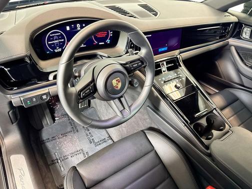 2025 Porsche Panamera 4