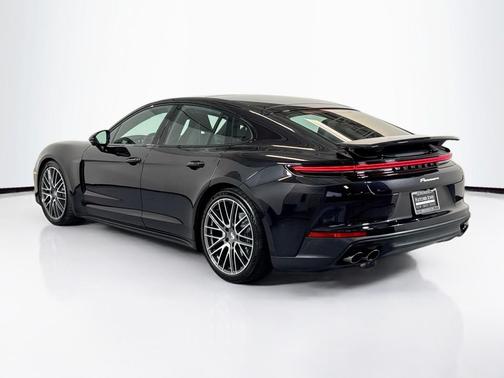 2025 Porsche Panamera 4
