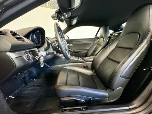 2018 Porsche 718 Cayman Base (M6)