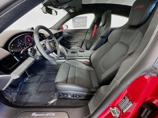 2025 Porsche Taycan GTS