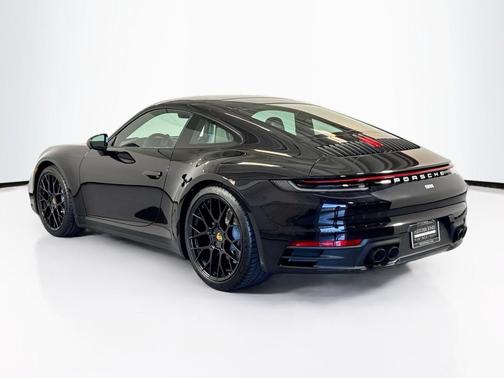 2022 Porsche 911 Carrera
