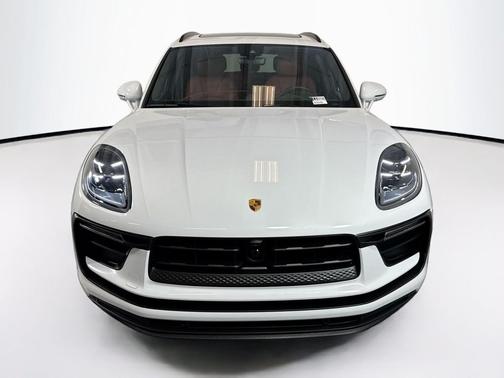 Carrara White Metallic 2025 Porsche Macan Macan