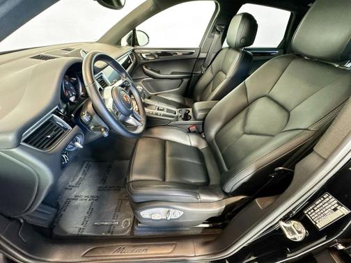 Black 2018 Porsche Macan Macan Sport Edition