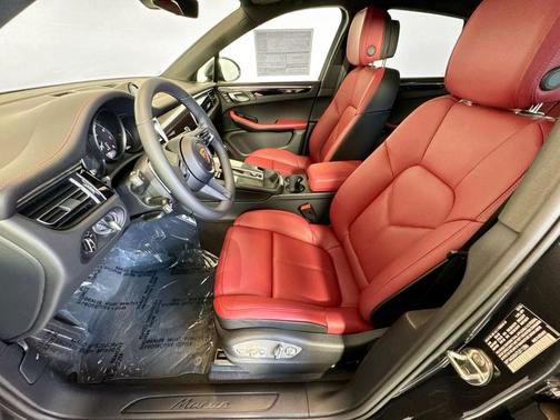 Volcano Grey Metallic 2026 Porsche Macan Macan