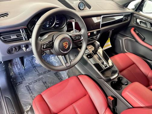 Volcano Grey Metallic 2026 Porsche Macan Macan