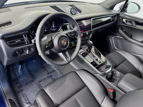 2025 Porsche Macan T