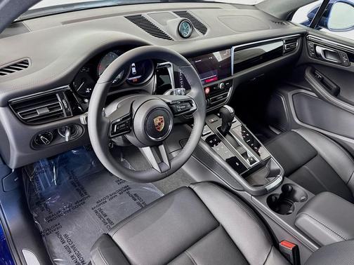 2025 Porsche Macan S