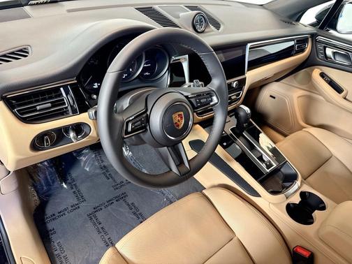 Jet Black Metallic 2026 Porsche Macan Macan