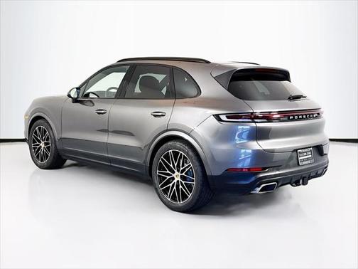 2024 Porsche Cayenne Base (Tiptronic)