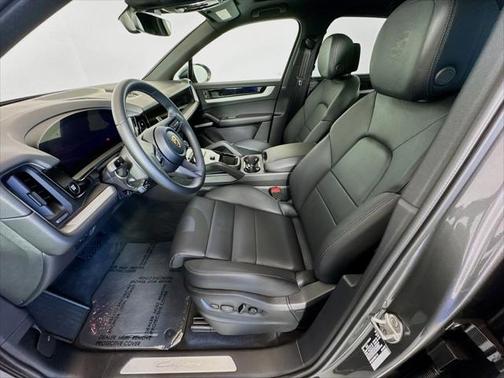 2024 Porsche Cayenne Base (Tiptronic)