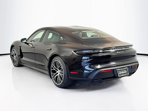 2025 Porsche Taycan 