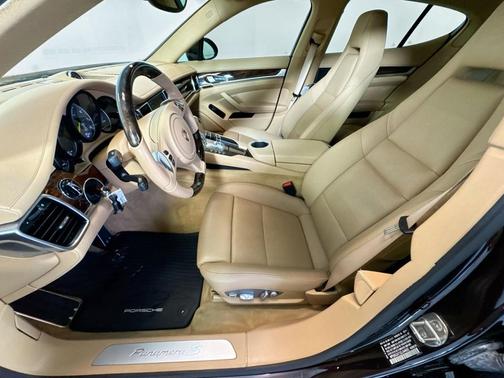 2014 Porsche Panamera 4