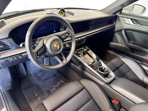 2025 Porsche 911 Carrera