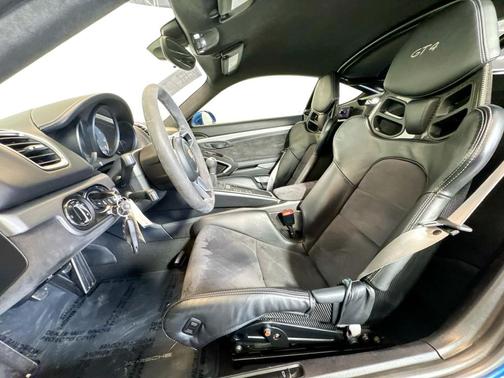 2016 Porsche Cayman GT4