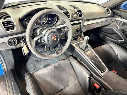 2016 Porsche Cayman GT4