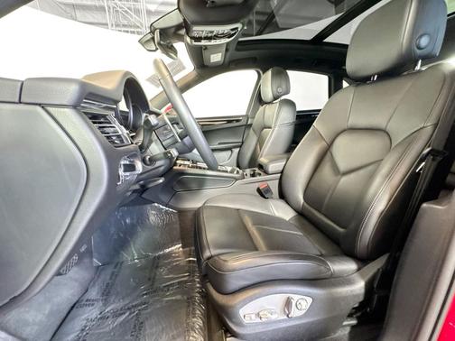 2025 Porsche Macan T