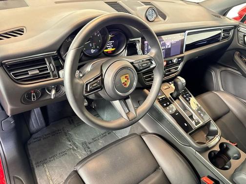 2025 Porsche Macan T