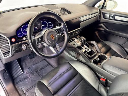 2023 Porsche Cayenne Platinum Edition